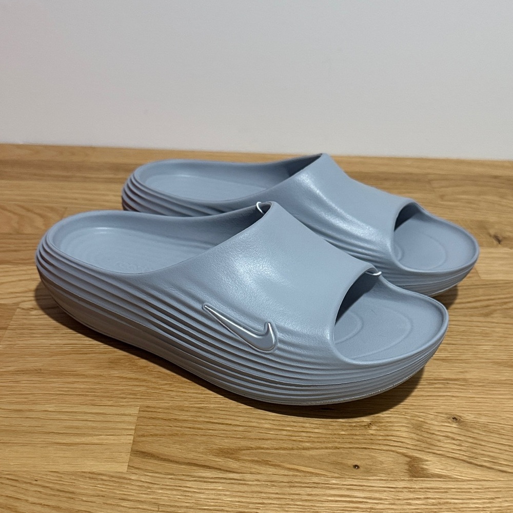 Brand new mens Nike React Rejuven8 size 9 Slide Sandals